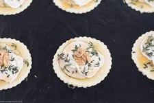 Ziegenkäse-Tartlet mit Birne Walnuss Honig - www.emmikochteinfach.de