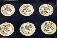 Ziegenkäse-Tartlet mit Birne Walnuss Honig - www.emmikochteinfach.de