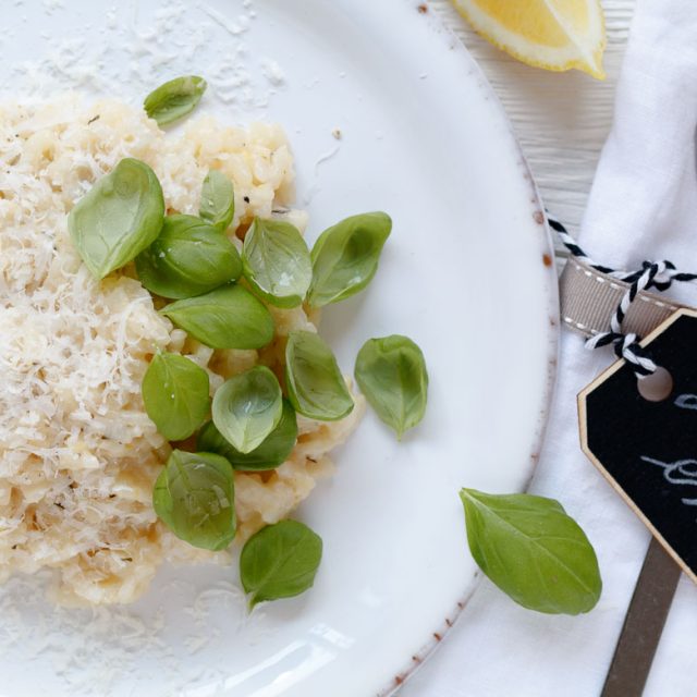 Ofenrisotto mit Zitrone, Thymian und Basilikum - emmikochteinfach Ofenrisotto mit Zitrone, Thymian und Basilikum - emmikochteinfach