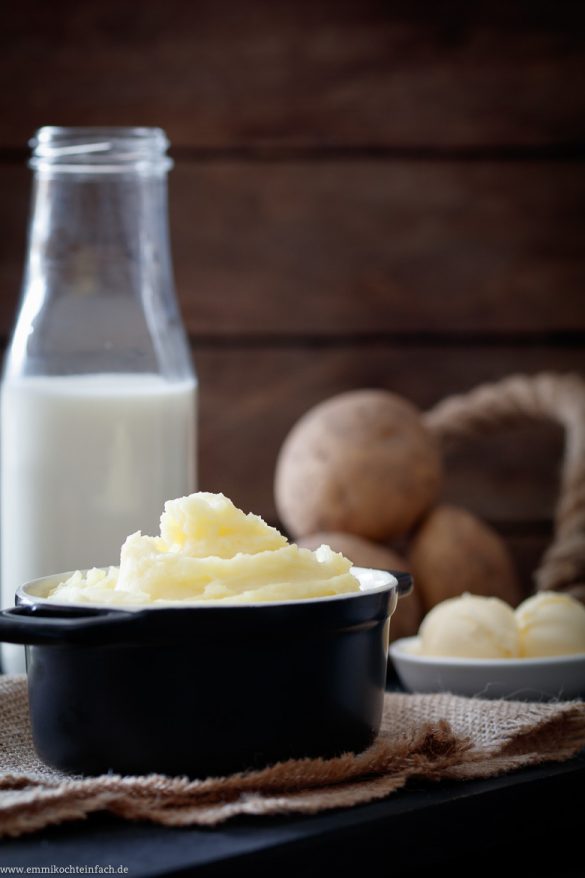 Kartoffelpüree mit Milch und Butter einfach gemacht - emmikochteinfach