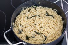 Spaghetti mit Salbeibutter - www.emmikochteinfach.de
