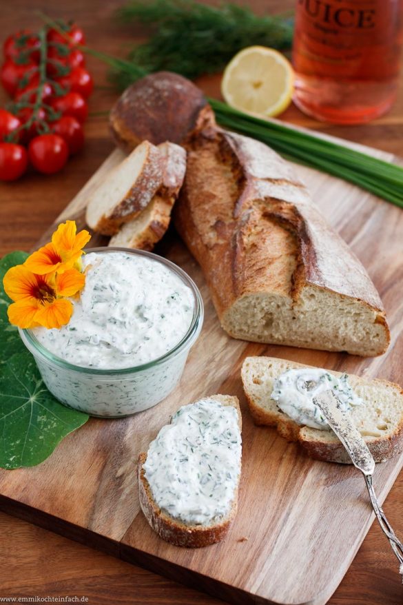 Kräuterquark mit frischen Kräutern - emmikochteinfach