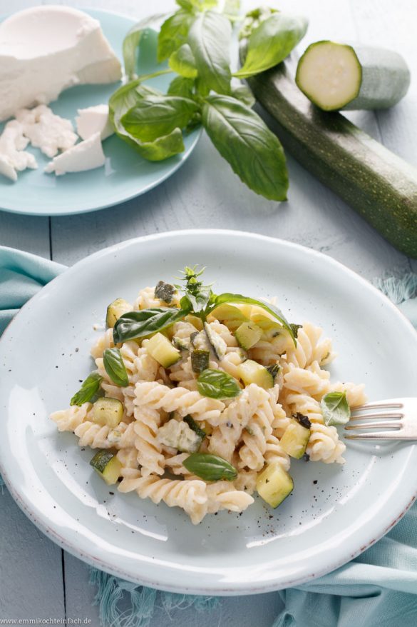Fusilli mit Zucchini und Ricotta - emmikochteinfach