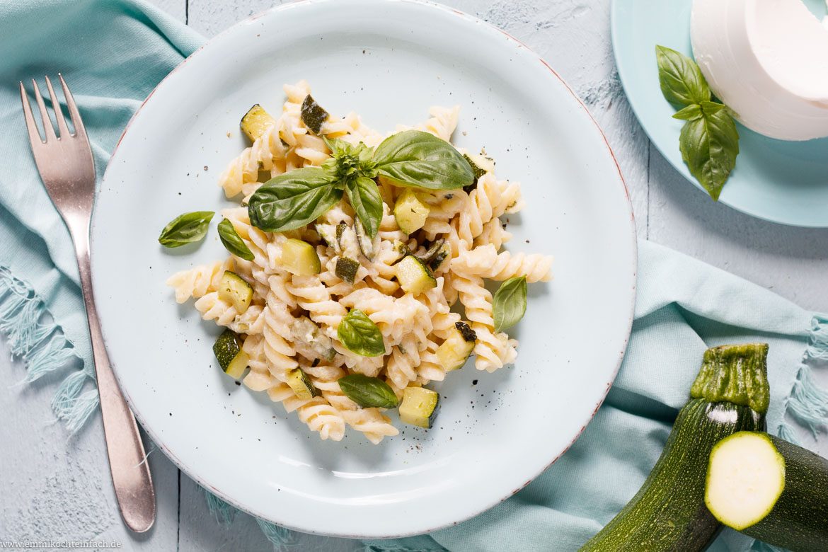 Fusilli mit Zucchini und Ricotta - emmikochteinfach