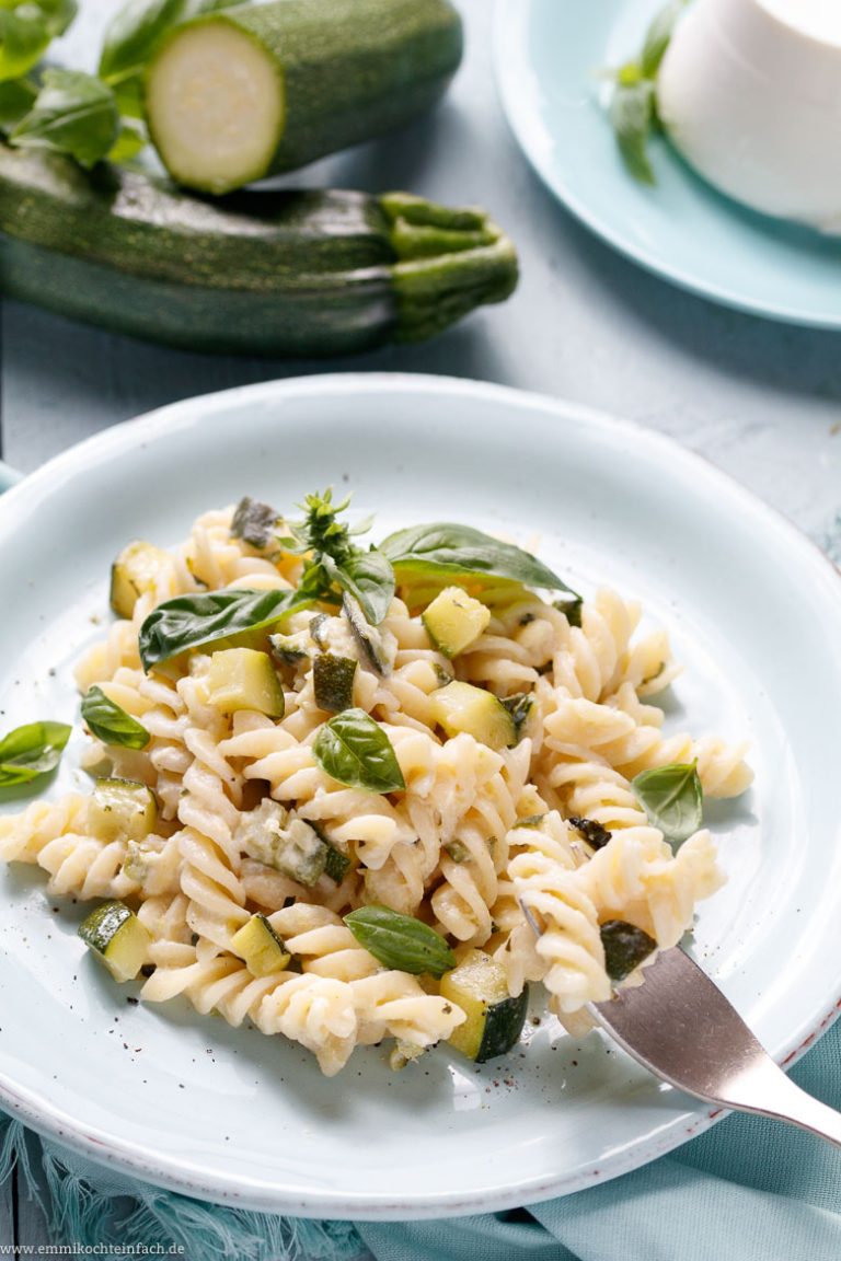 Fusilli mit Zucchini und Ricotta - emmikochteinfach