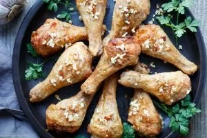Knoblauch Hähnchenschenkel vom Backblech - www.emmikochteinfach.de