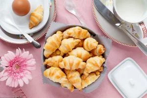 Mini Frischkäse Hörnchen mit Käse und Schinken- www.emmikochteinfach.de