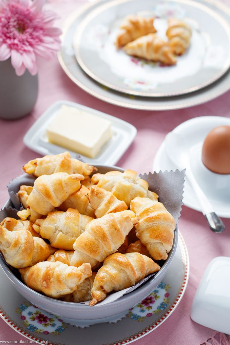 Schinken-Käse-Hörnchen mit Frischkäse - emmikochteinfach