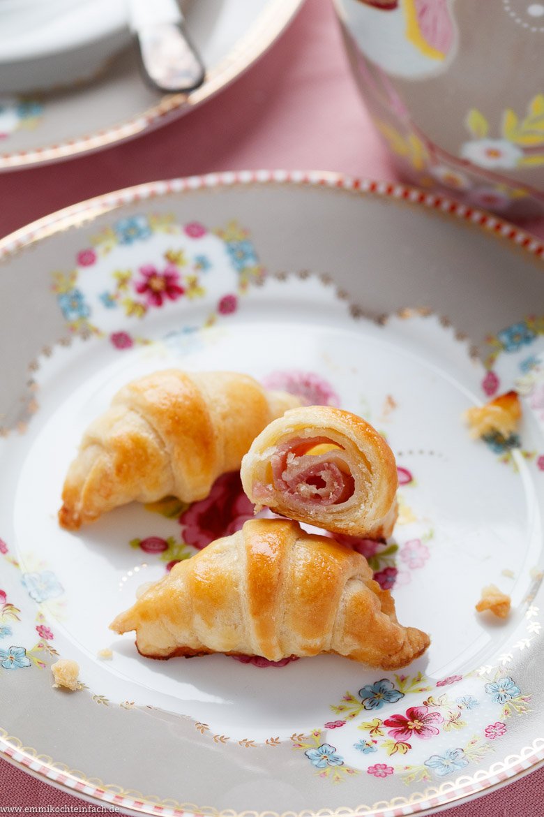 Schinken-Käse-Hörnchen mit Frischkäse - emmikochteinfach