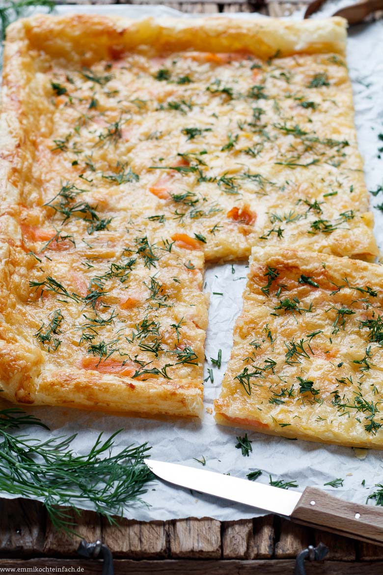 Schnelle Blatterteig Pizza Mit Raucherlachs Und Dill Emmikochteinfach