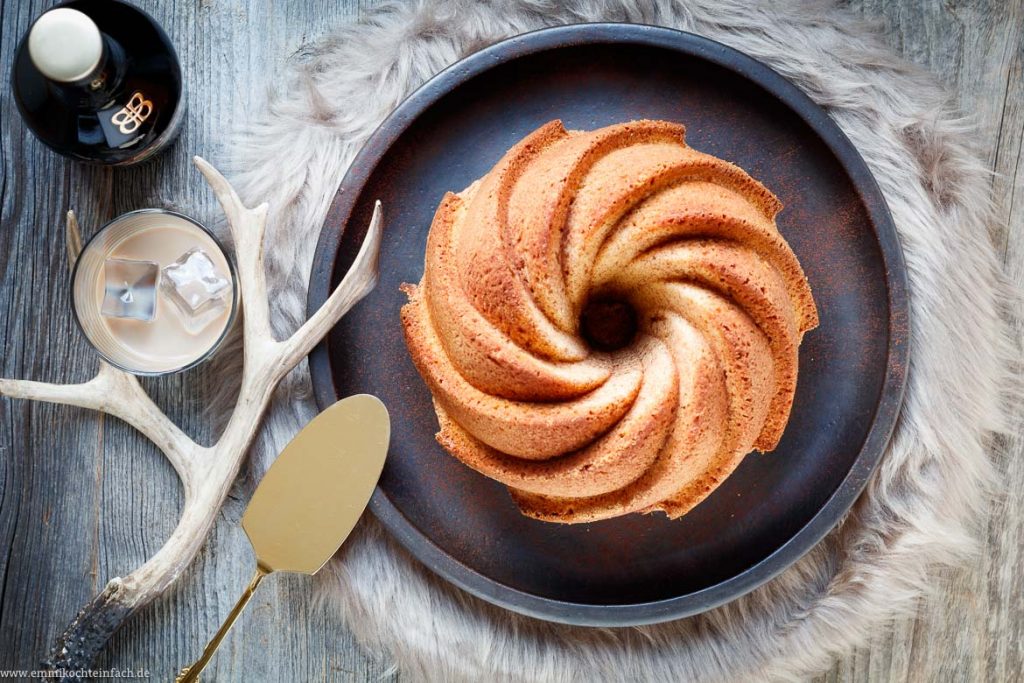 Schokoladenkuchen mit Kirschen und Chili - emmikochteinfach