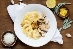 Tortelli mit Hähnchen, Salbei und Knoblauch - www.emmikochteinfach.de