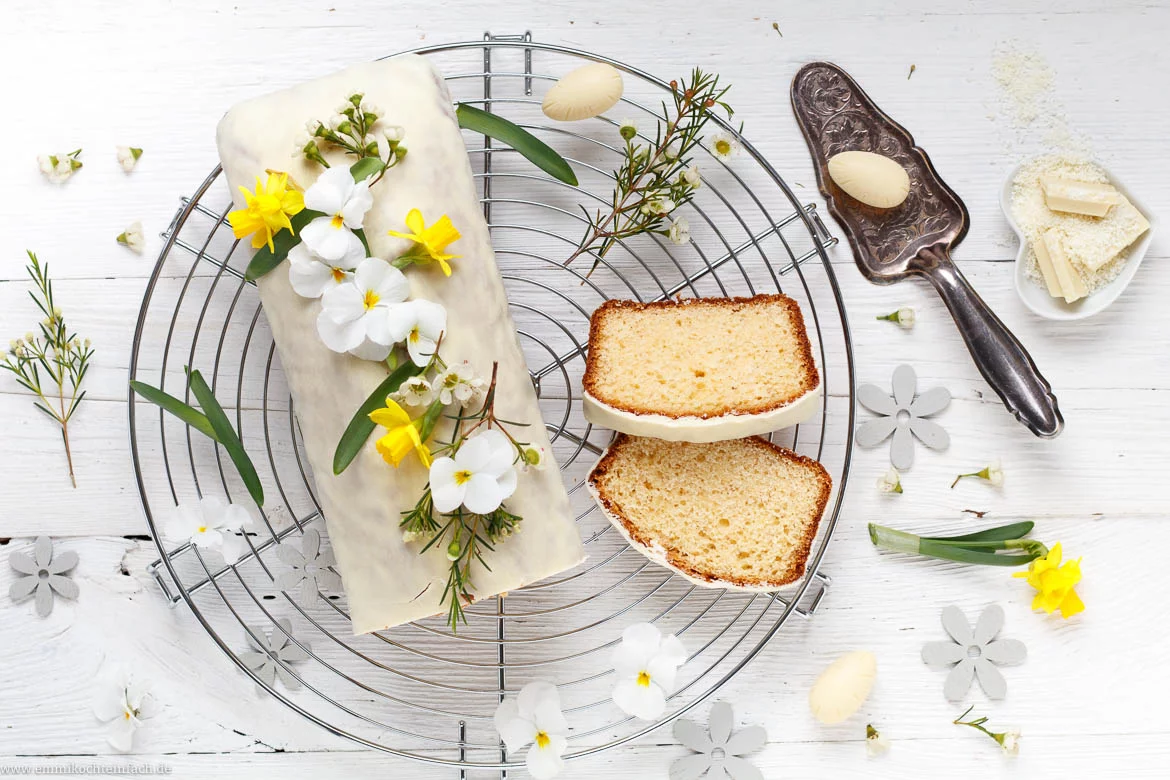Ein schneller Schokokuchen in weiß - www.emmikochteinfach.de