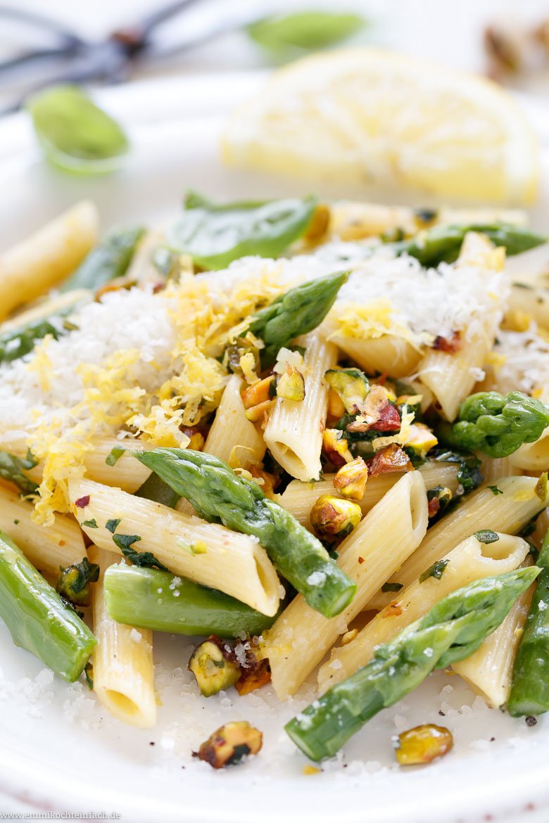 Pasta Mit Grunem Spargel In Zitronen Buttersosse Emmikochteinfach