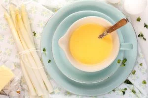 Ruckzuck zum Spargel serviert: Blitz-Hollandaise