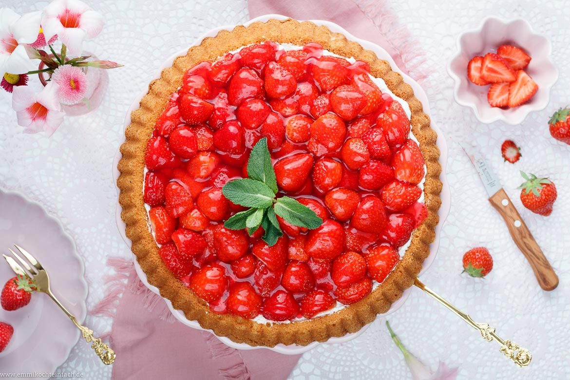 Erdbeerkuchen Mit Mascarpone Creme Und Mandelboden Emmikochteinfach