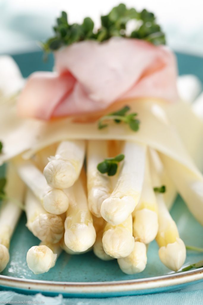 Spargel Knusperröllchen mit Schinken und Käse - emmikochteinfach