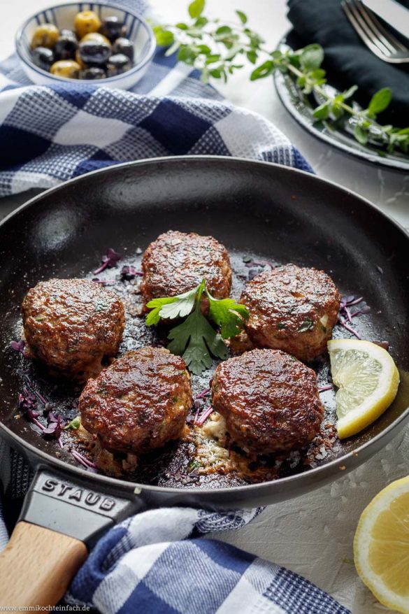 Wie Lange Braucht Bifteki Im Backofen Bifteki - Griechische Frikadellen gefüllt mit Schafskäse - emmikochteinfach