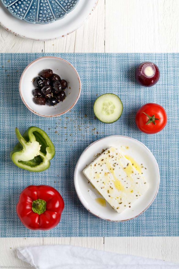 Griechischer Bauernsalat - so schnell und einfach - emmikochteinfach