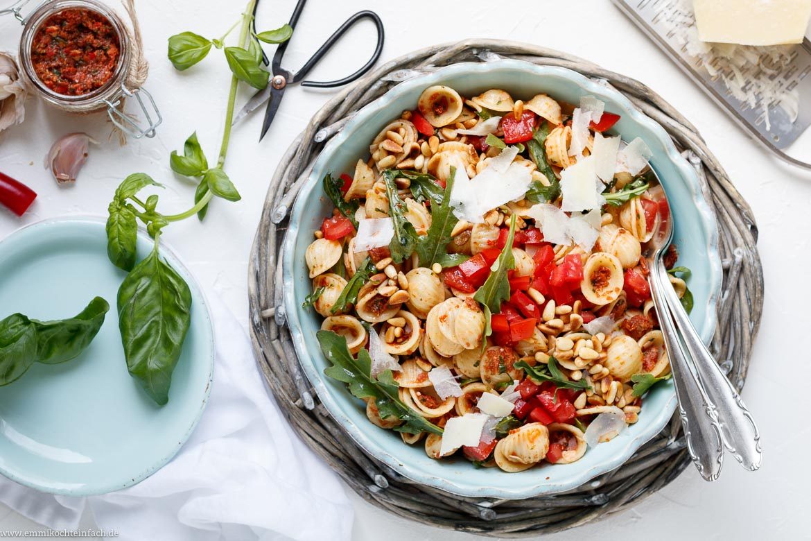 Italienischer Nudelsalat Mit Rotem Blitz Pesto Emmikochteinfach