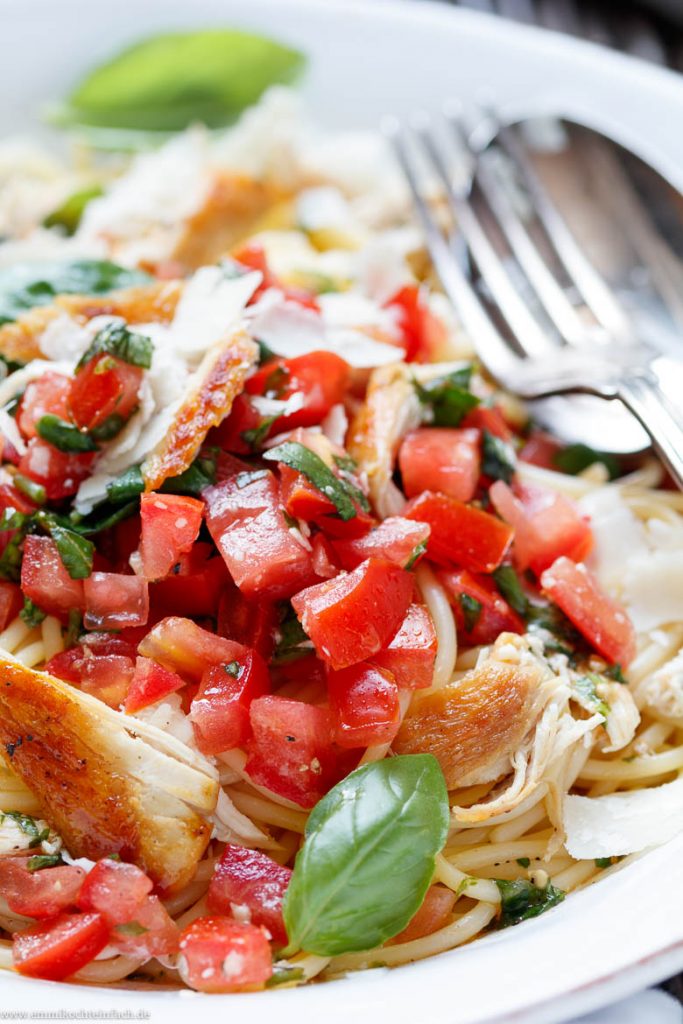 Bruschetta Pasta mit Hähnchenstreifen - emmikochteinfach