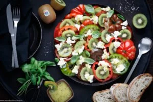 Caprese Salat mit Green Kiwi - www.emmikochteinfach.de