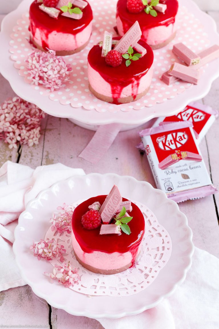 Himbeer Dessert Törtchen mit KitKat Ruby - emmikochteinfach