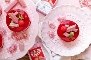 Himbeer-Dessert-Törtchen mit KitKat Ruby - www.emmikochteinfach.de