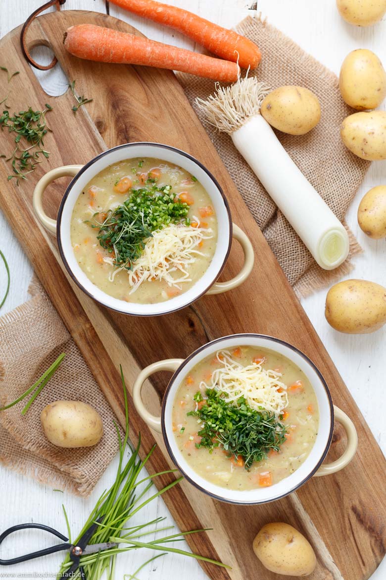 Allgäuer Kartoffelsuppe mit Möhren, Lauch und Emmentaler - www.emmikochteinfach.de