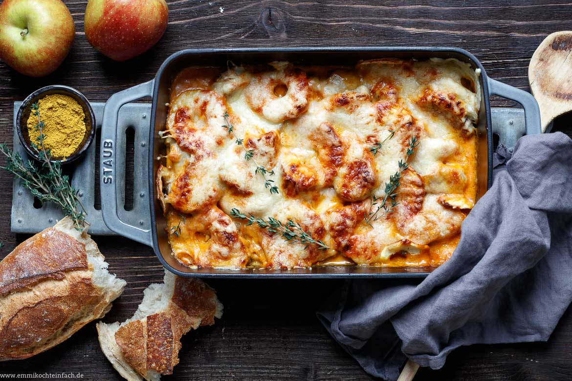 Gratinierter Schweinefilet Apfel Auflauf mit Currysahne - emmikochteinfach