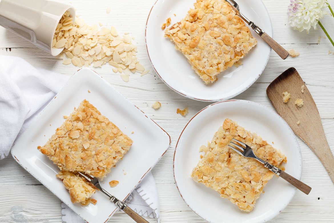 Schneller Becher Blechkuchen Mit Knuspermandeln Emmikochteinfach