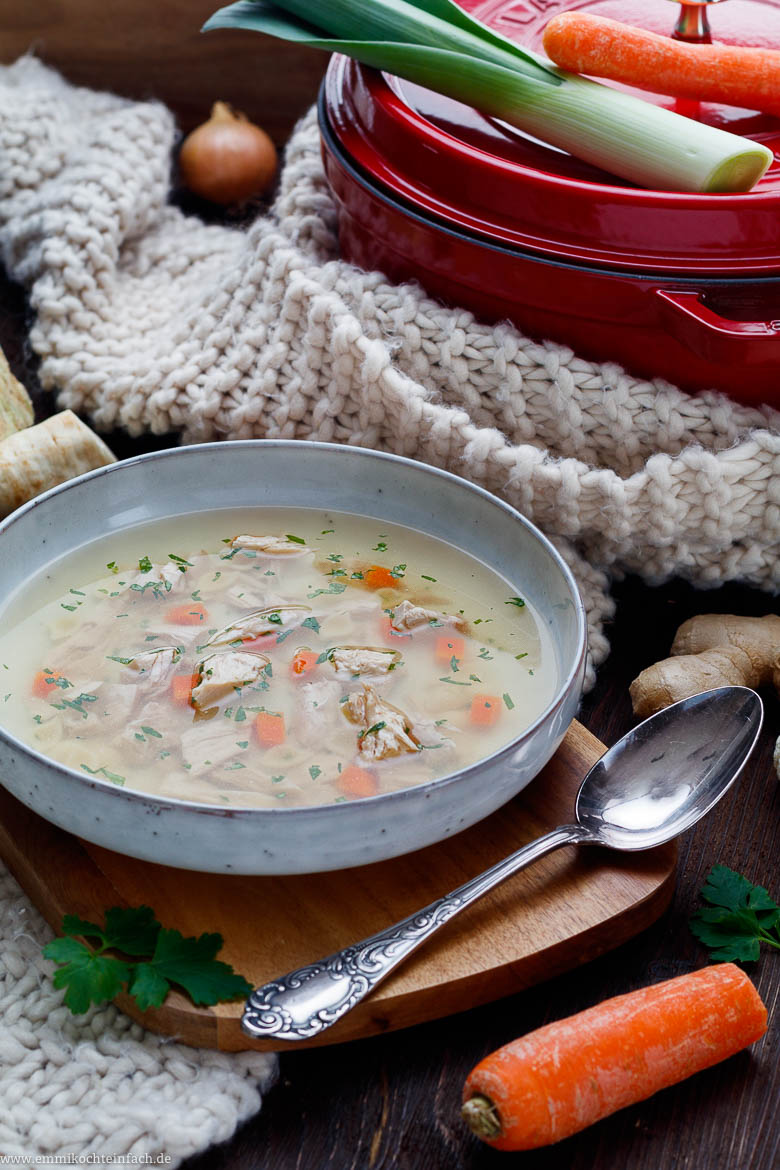 Emmis klassische Hühnersuppe - ganz einfach - emmikochteinfach