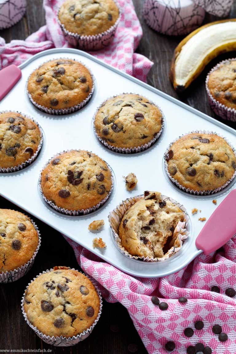 Einfache Bananen Schoko Muffins - emmikochteinfach