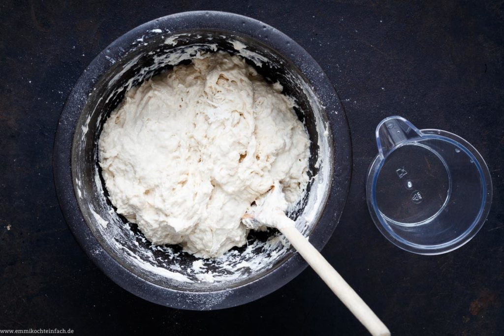 Einfacher Pizzateig ohne Kneten - Amerikanischer Teig - emmikochteinfach Einfacher Pizzateig ohne Kneten - Amerikanischer Teig - emmikochteinfach