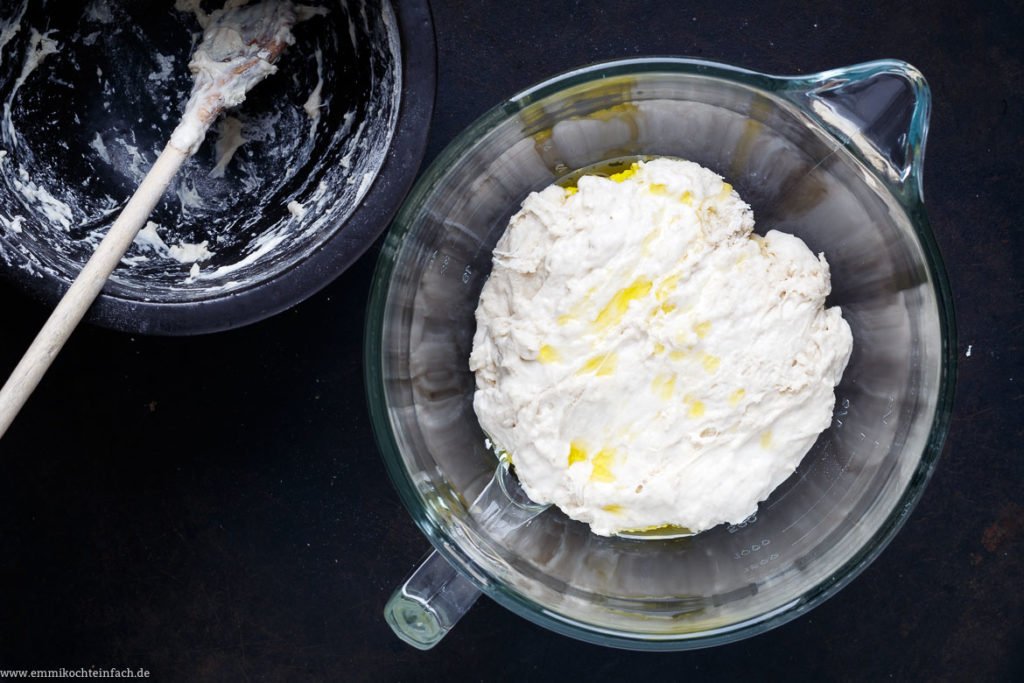 Einfacher Pizzateig ohne Kneten - Amerikanischer Teig - emmikochteinfach Einfacher Pizzateig ohne Kneten - Amerikanischer Teig - emmikochteinfach