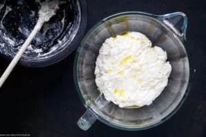 Einfacher amerikanischer Pizzateig ohne Kneten - www.emmikochteinfach.de