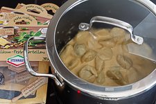 Basilikum-Pesto-Tortelloni in Zitronensauce - www.emmikochteinfach.de