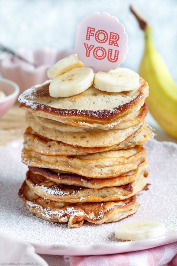 Bananen-Pancakes – schnell und einfach - emmikochteinfach