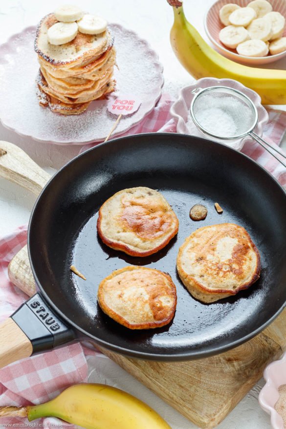 Bananen-Pancakes – schnell und einfach - emmikochteinfach