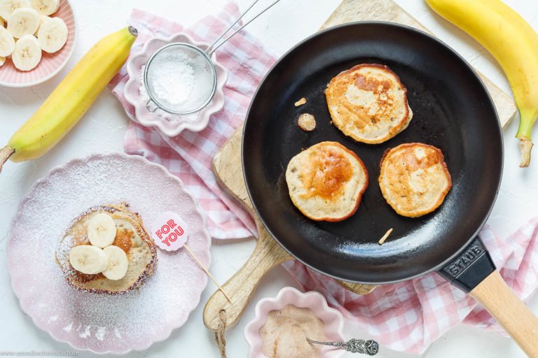 Bananen-Pancakes – schnell und einfach - emmikochteinfach