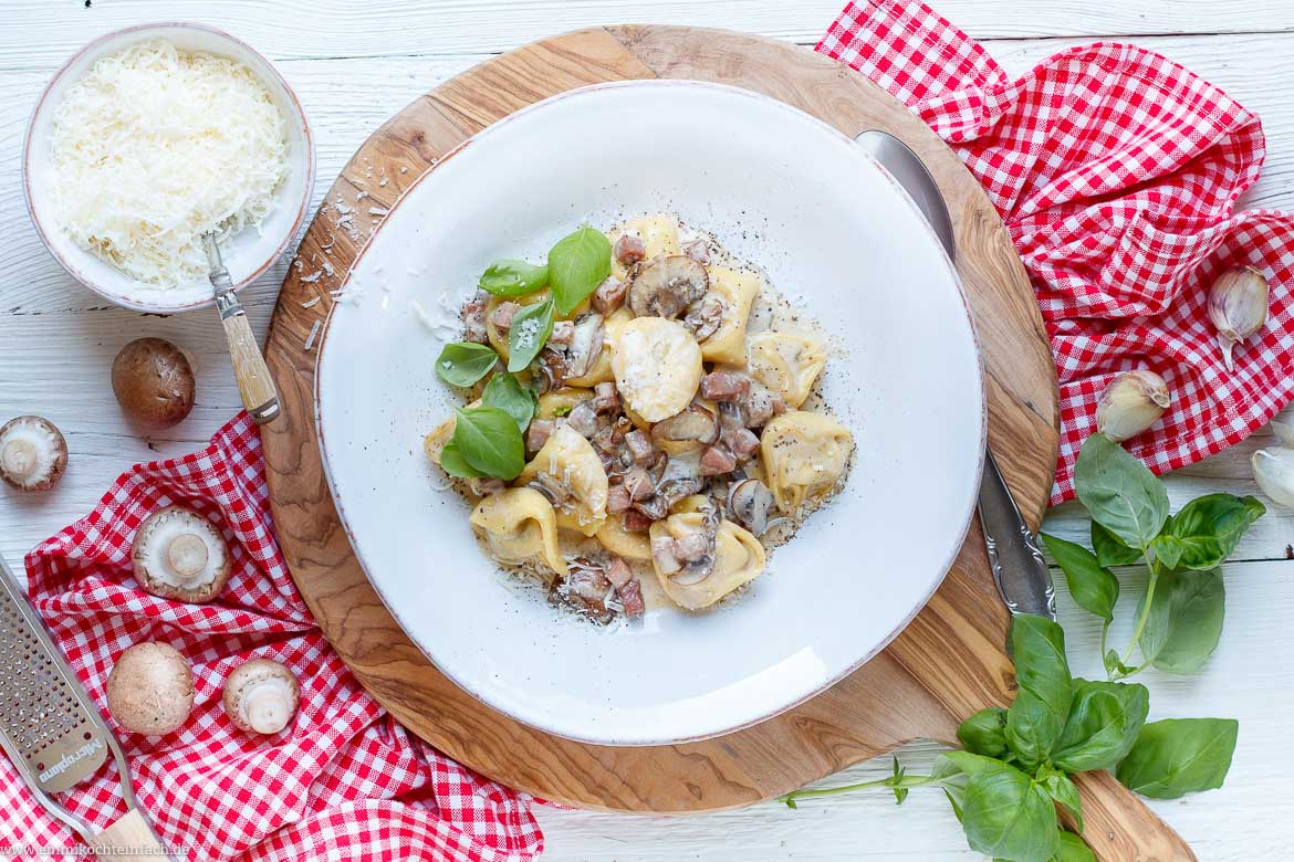 Tortellini In Schinken Champignon Sahnesauce Emmikochteinfach