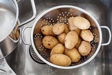 Klassische Bratkartoffeln - knusprig und einfach - www.emmikochteinfach.de