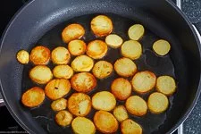 Klassische Bratkartoffeln - knusprig und einfach - www.emmikochteinfach.de