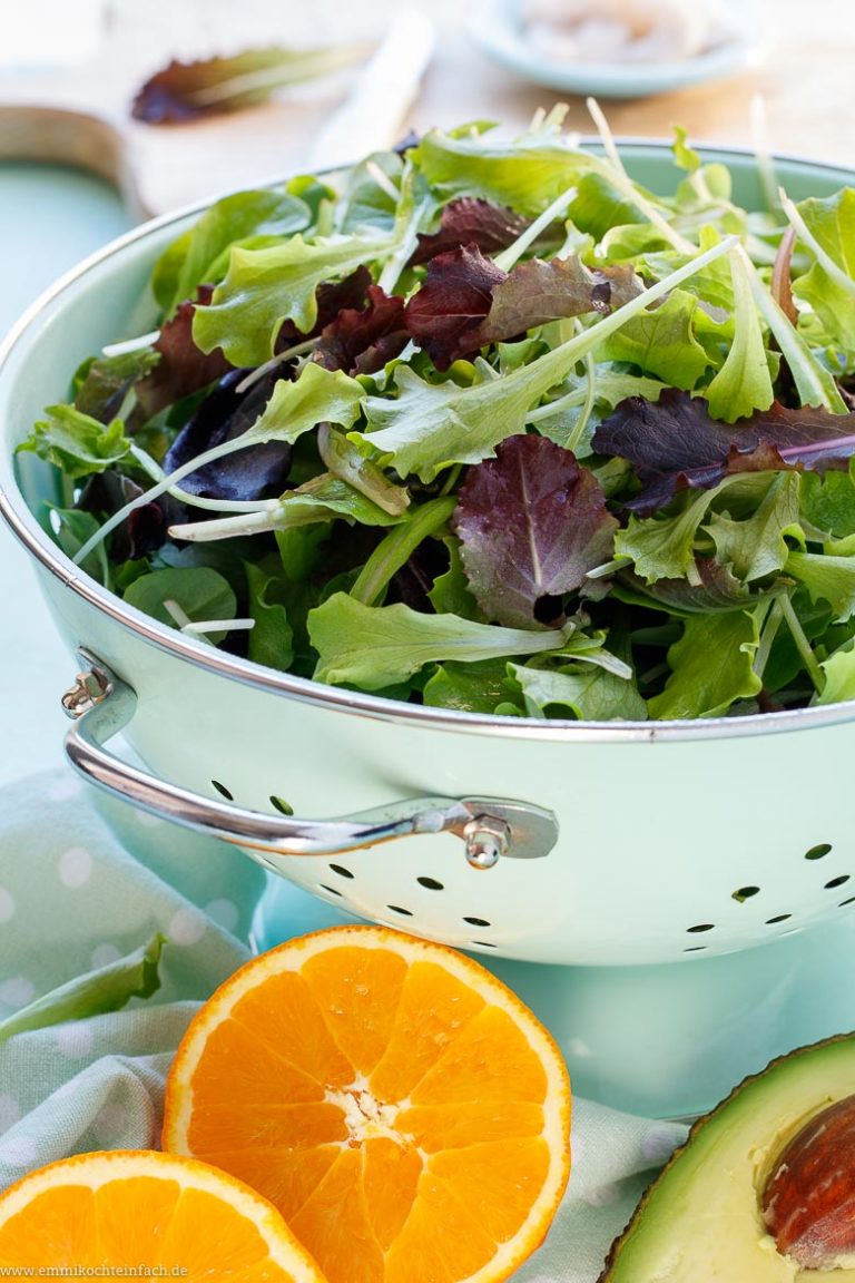 Fitness Salat mit Orangen, Avocado und Garnelen - emmikochteinfach