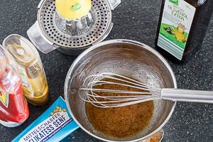 Das Salat Dressing für den Salat mit Garnelen