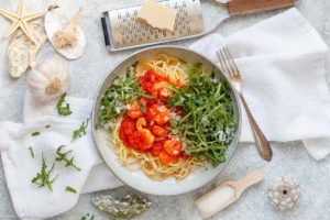 Nudeln in Tomatensoße mit Rucola - www.emmikochteinfach.de
