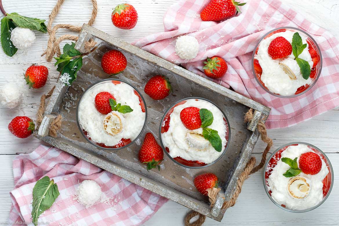 Erdbeer Joghurt Dessert Mit Kokos Konfekt Emmikochteinfach