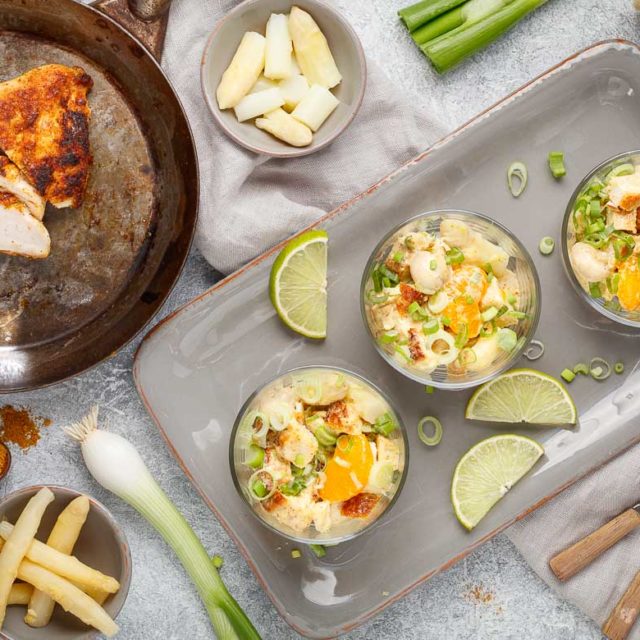Geflügelsalat mit Curry ganz klassisch und einfach - emmikochteinfach