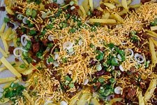 Chili Cheese Fries mit frischen Kartoffeln - www.emmikochteinfach.de