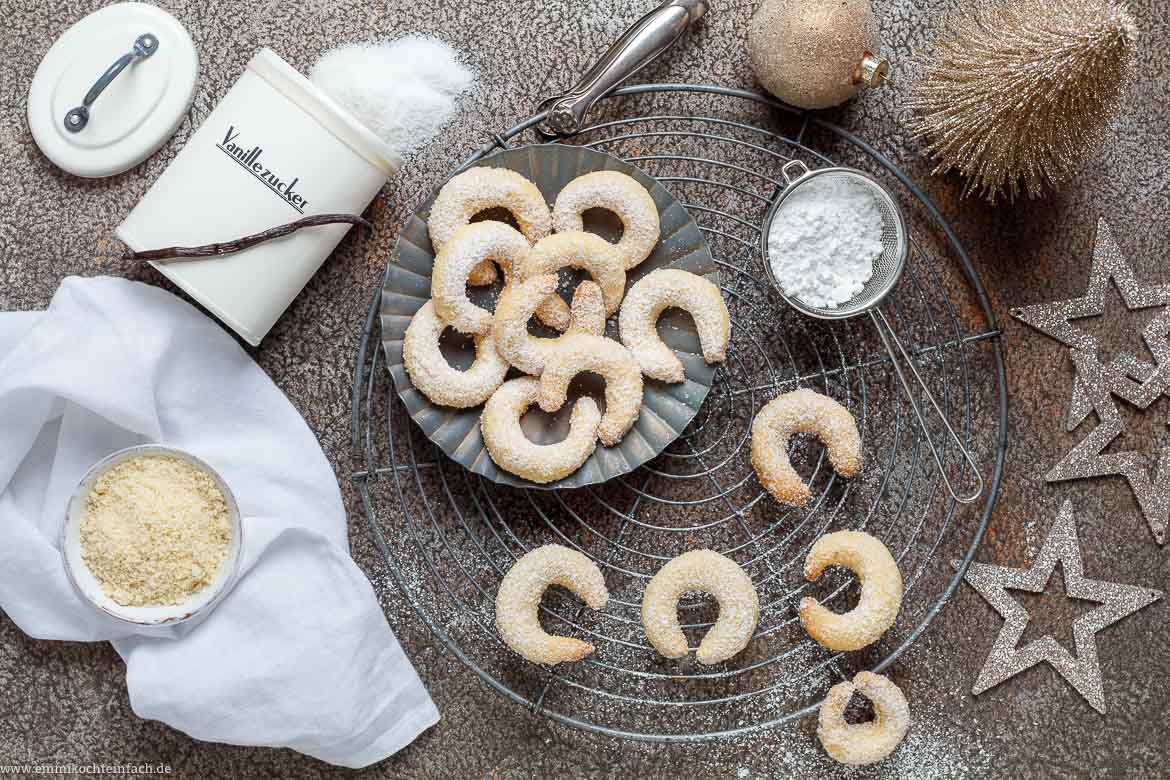 Einfache Vanillekipferl - der Klassiker - emmikochteinfach